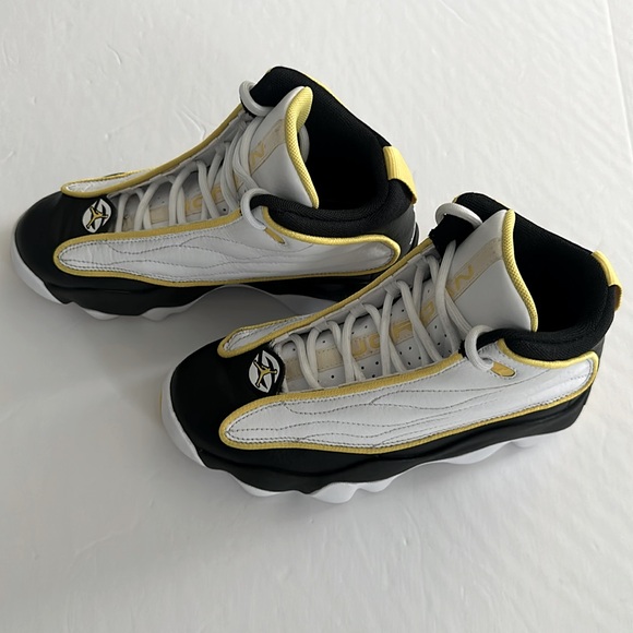 NIKE - AIR JORDAN || Pro Strong GS Tour Kids Sneakers. Sz. 5Y - Picture 7 of 17